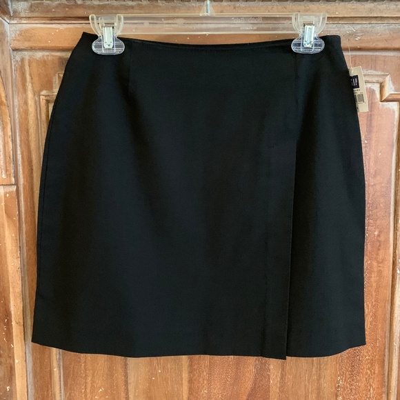 GAP Factory Stretch Black Mini Skirt With Front Pleat Size 1 - Picture 1 of 6